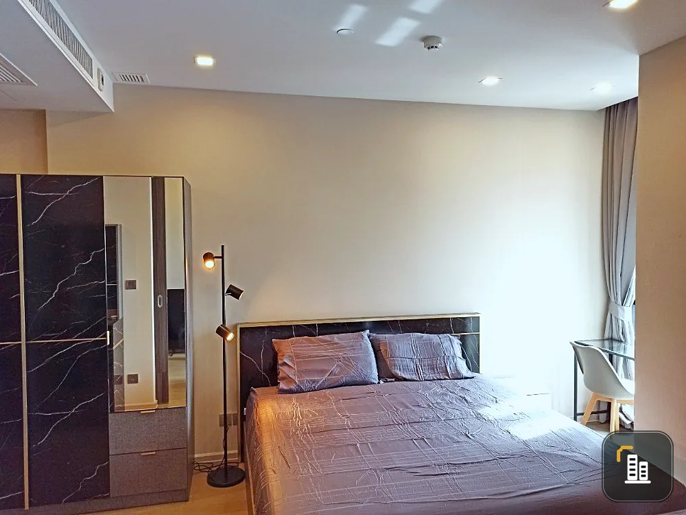 For rent Ashton Asoke, luxury condo, well furnished, premium grade soft mattress Plus the view doesn't block. Book now. Hurry up.