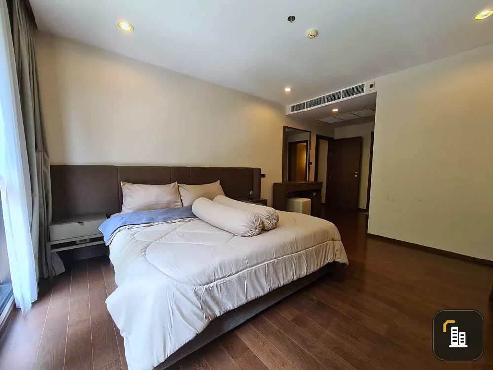 Urgent sale, Condo The Hudson Sathorn 7, size 2 bedrooms, 4th floor, fully furnished, good location, don't wait!!