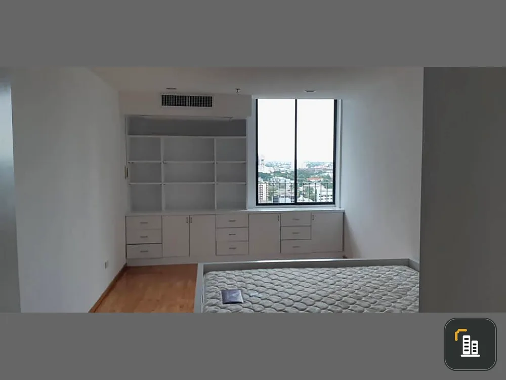 For rent, Icon 3, this room is newly decorated, fully furnished, very spacious inside. Useful space. Don't wait. Hurry up to reserve.