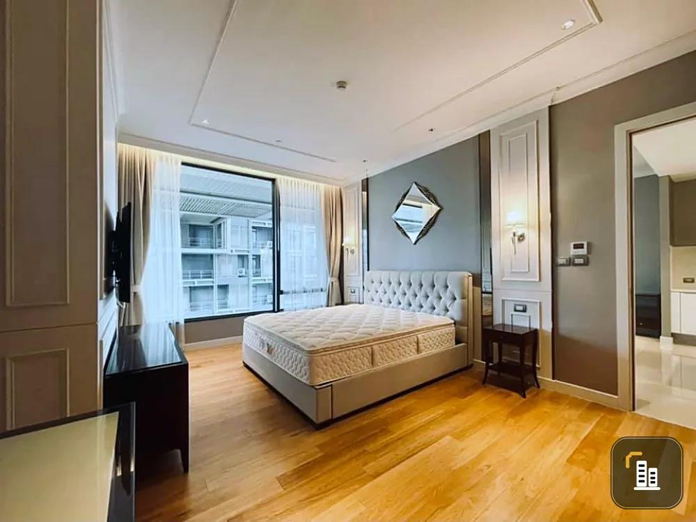 Sale Sindhorn Langsuan, luxury condo, modern decoration. Premium grade furniture Buy for yourself or as a guaranteed investment, very worthwhile.