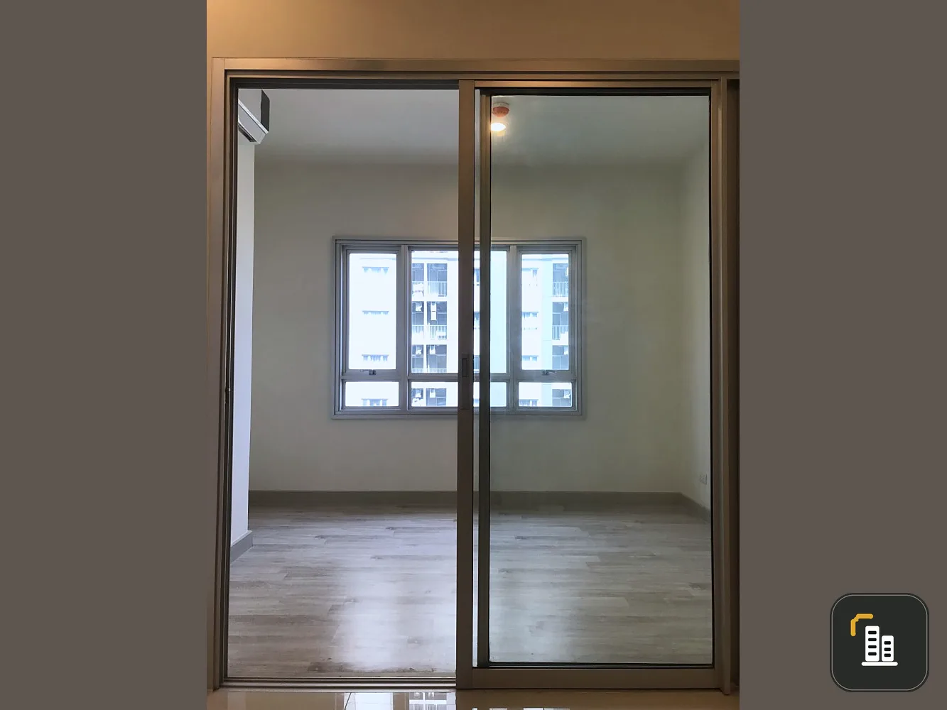 Condo for sale, Manor Sanambinnam, 15th floor, pool view, resort style. The room is in brand new condition. never rented