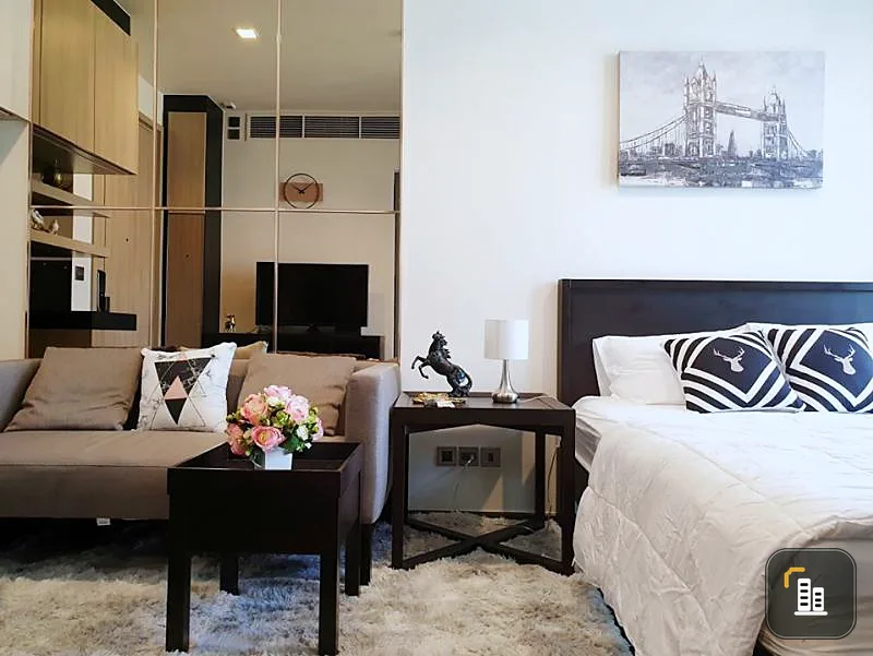 The line Ratchathewi Studio room for rent, 28th floor, very luxuriously decorated. All the best to live in!!