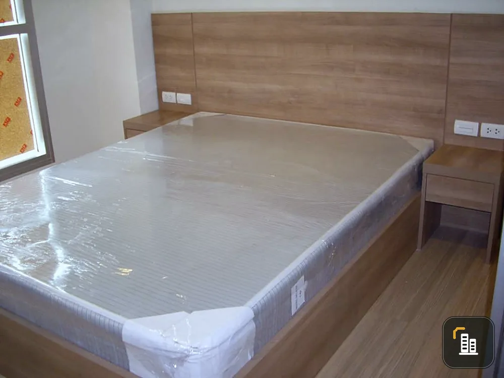 For rent Rhythm Ratchada-Huay Kwang. This room is newly decorated, well-furnished, super soft sofa, high floor, book now.