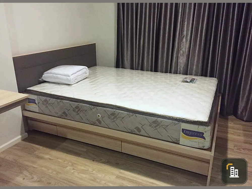For rent, Izzy Condo Suksawat, 1 bedroom, 1 bathroom, beautiful room, good view, fully furnished, ready to move in.