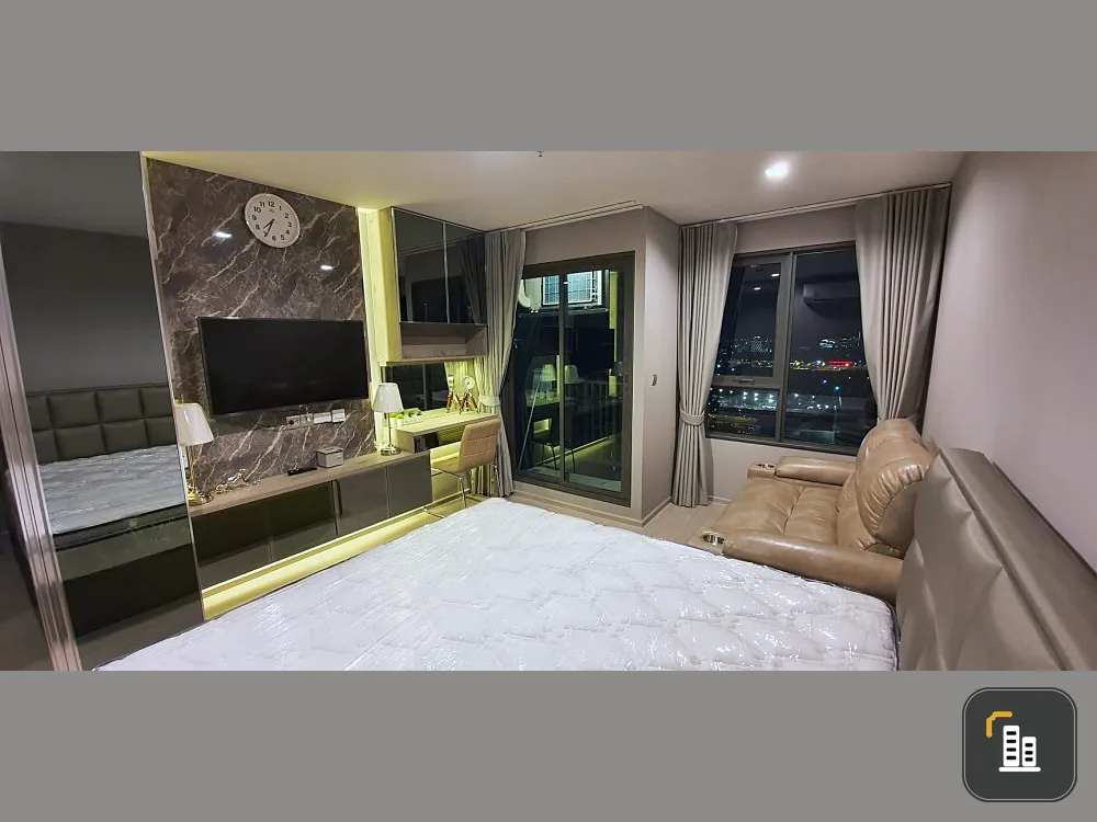 Life Ladprao for rent, fully furnished, ready to move in. High floor room, best location, book now.