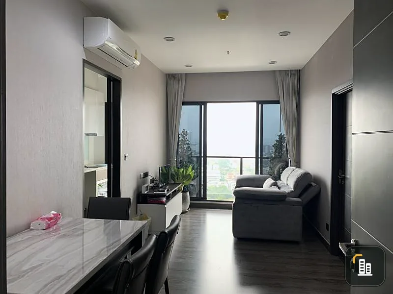 Room for rent or sale Urbano Ratvithi, 2 Bedroom, fully furnished. The tenants can DIY decorate the bedroom as they want.