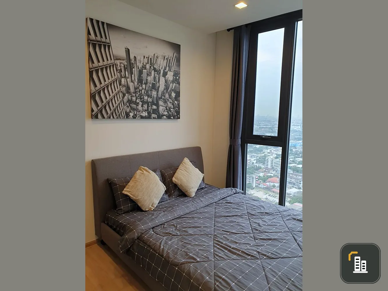 For Sale The Line Phahon-Pradipat This room is new Premium city view, good furniture, hurry to own it.
