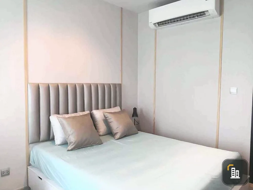 For rent Life Asoke-Rama 9 beautiful new room New furniture, great view, super thick mattress, book now.