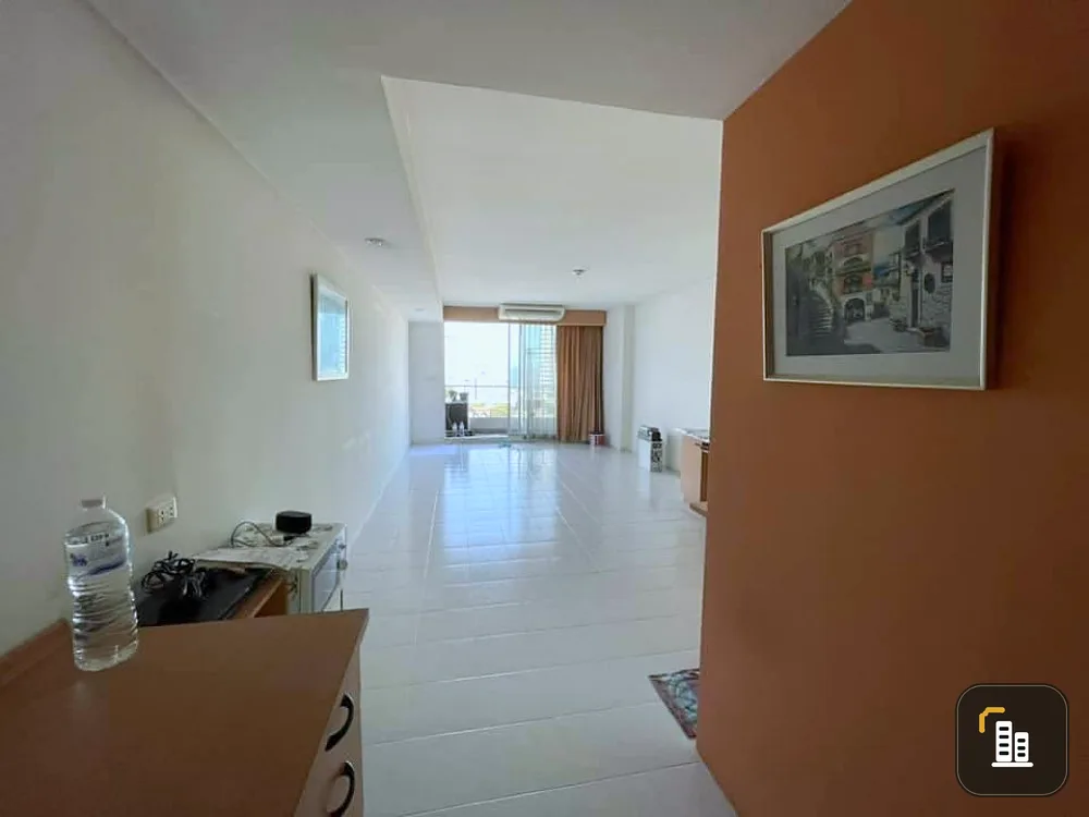 Condo for sale Supalai Park Phaholyothin 21, empty room, pool view The view is not blocked by buildings. Cool room all year round