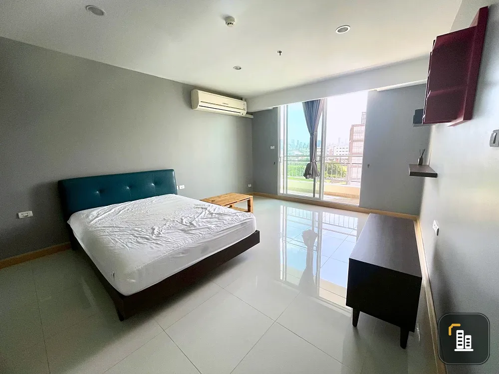 Urgent Sale!! Supalai Prima Riva Condo, 10th Floor, Beautifully Decorated, Ready to Move In! Don't Miss!!