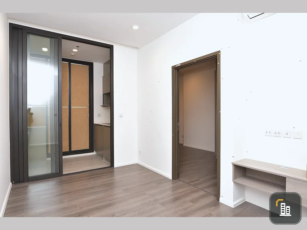 Urgent sale, Whizdom Essence Condo, near BTS Punnawithi, convenient to travel, do not hesitate, book now!!