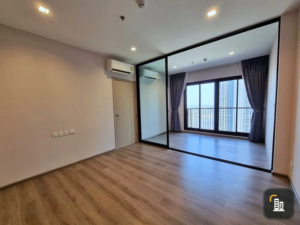 Sale The Politan Rive, 32nd floor, north balcony Open your eyes to see the beautiful Chao Phraya River. The room is very good. Miss it and regret it instead.