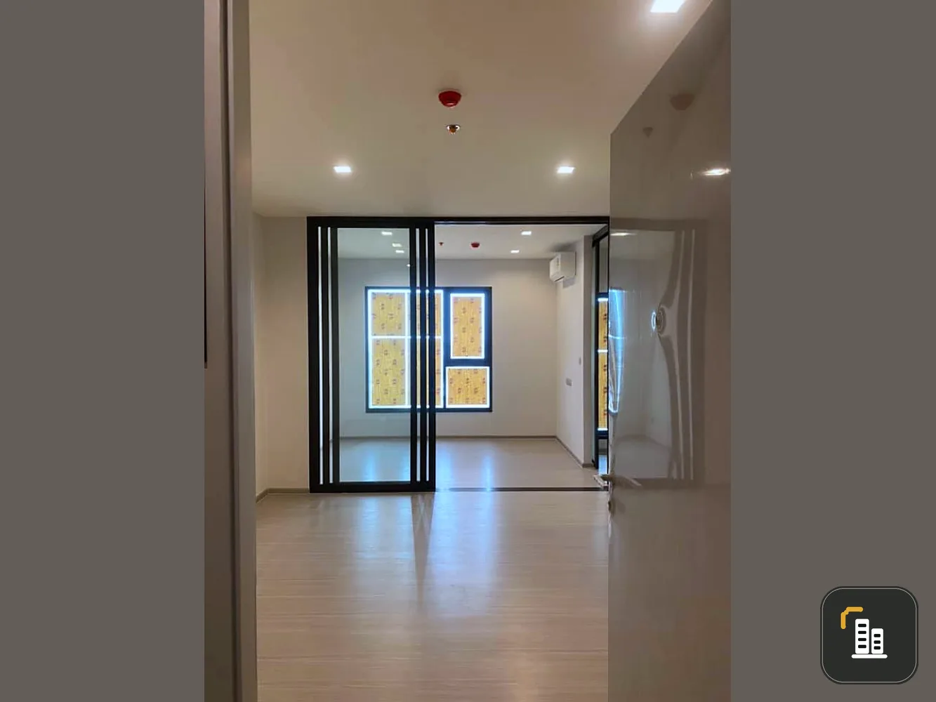 Quick sale, Condo Life Sukhumvit 62, city center view. Close to shopping areas, book now!!