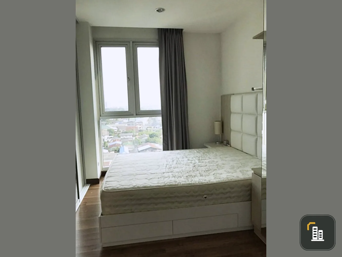 Condo for sale, Chewathai Interchange, 10th floor, clear city view. Shady atmosphere, beautiful room, very pleasant.