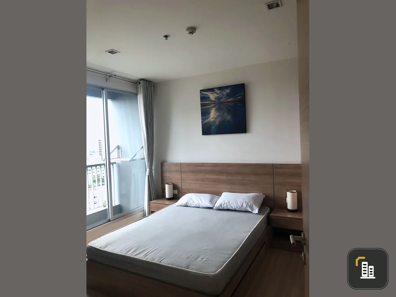 Rhythm Phahon-Ari for rent. This room has a great view, well furnished, plus a lot of storage. You need this room, don't miss it.
