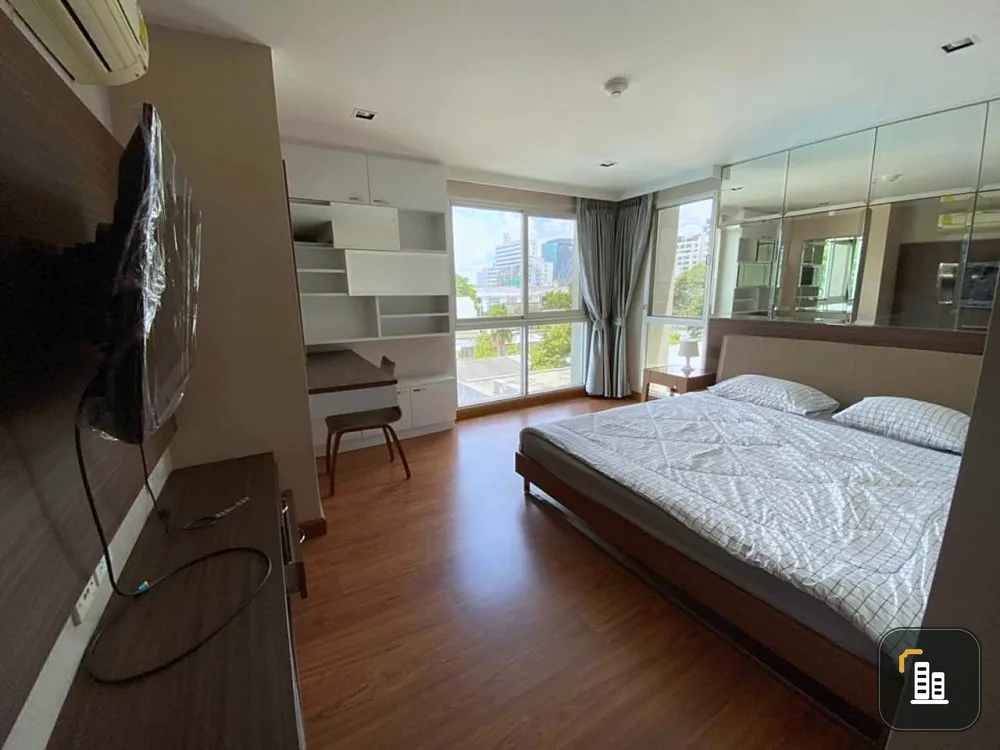 For rent, Centric Scene Ari 2, very spacious inside. This room has a premium pool view. Fully furnished, book now.