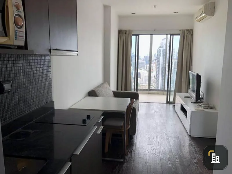 For rent IDEO Q Phayathai, beautiful room, decorated in white tones. Super new interior, 1 bedroom, convenient transportation, good location, book now!