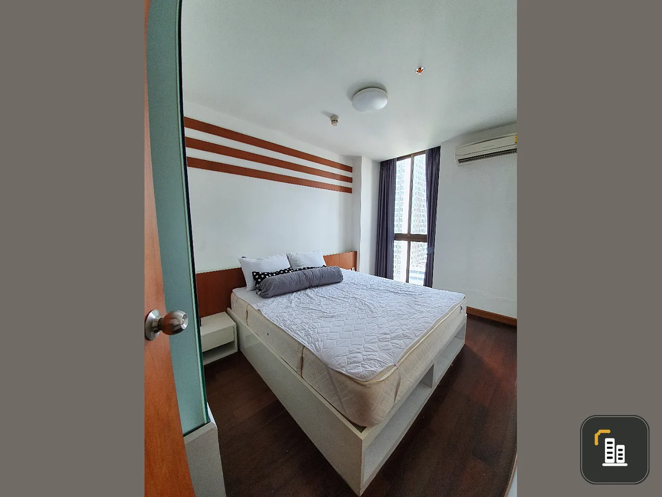 For sale Ideo Sathorn-Taksin, 14th floor, corner room, clear view, does not collide with other rooms. Fully furnished and electrical appliances