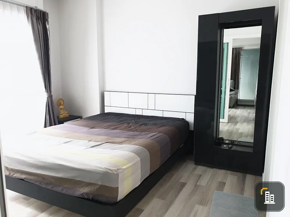Selling The Key Chaengwattana, beautiful room, clean, fully furnished, corner room, giving you the most privacy. Don't wait, book now.