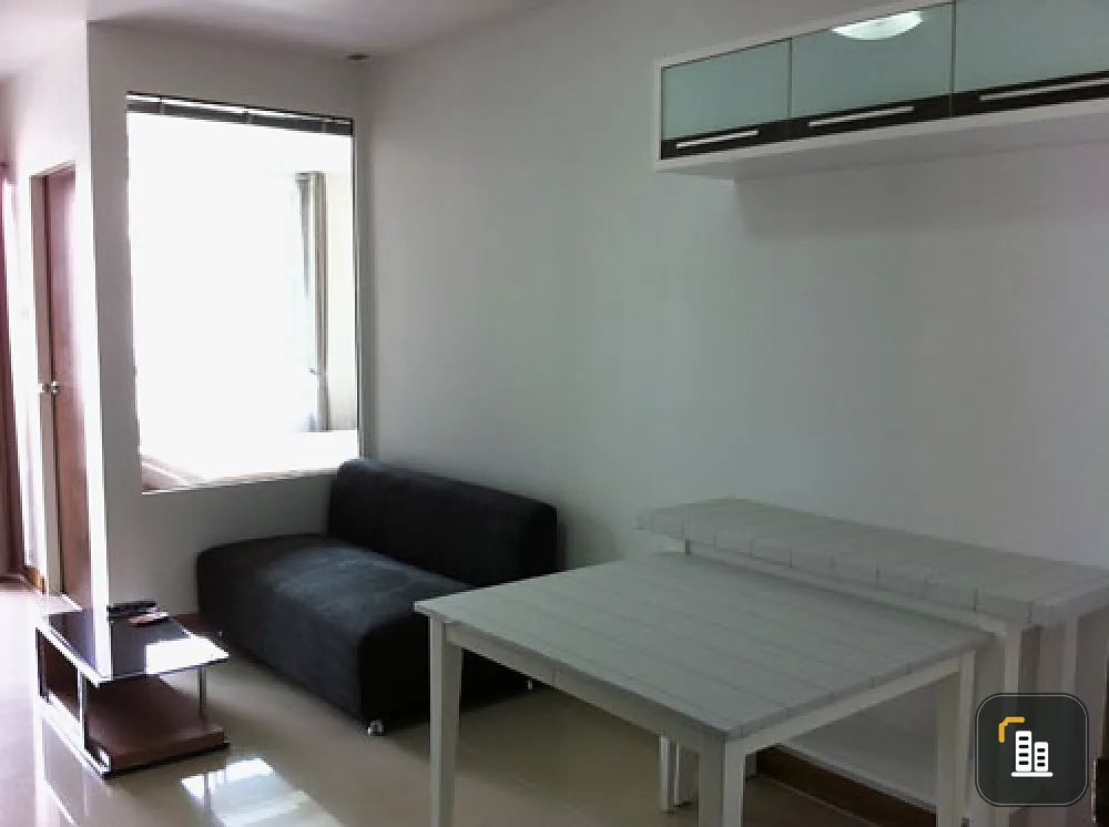 Selling Ivy Ratchada, 7th floor, Building B, pool view. Fully furnished and electrical appliances. Book now.