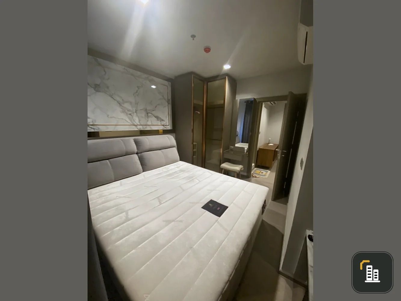 Condo for rent Life Asoke-Rama 9, prime location in the heart of the city, convenient to travel, don't miss it!!
