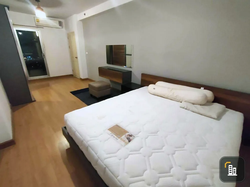 Condo for rent Supalai Park Ekkamai-Thonglor Furniture with electrical appliances, good location, don't miss it!!
