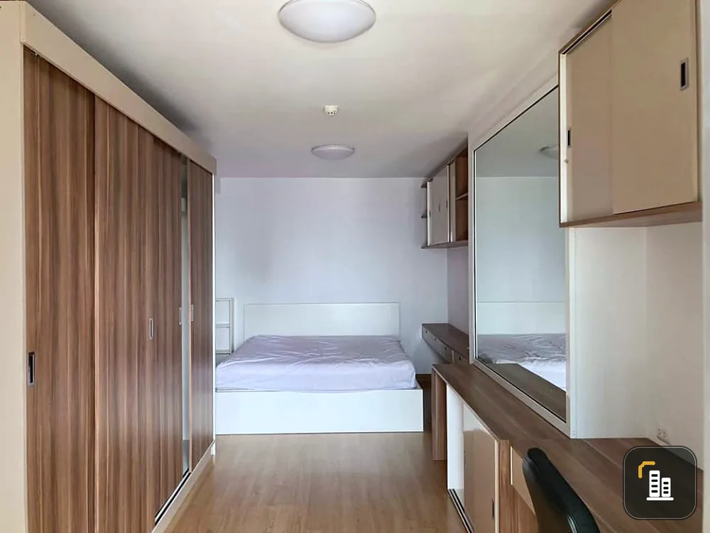 Condo for rent Supalai Park Ekkamai-Thonglor, good location, near shopping areas Don't be late, book now!!
