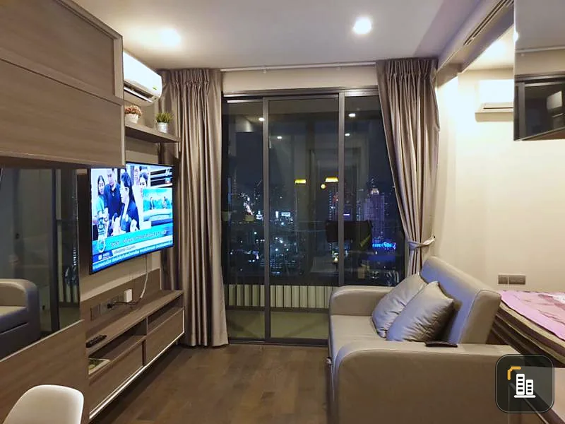 Wow!! Ideo Q Siam Ratchathewi, top floor, good view, don't tell anyone, private elevator, you must reserve it.. if you don't want to miss it
