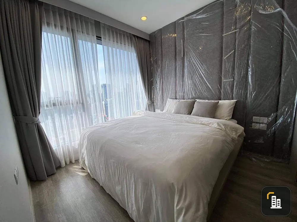 Condo for rent, Ideo Mobi Asoke, near MRT Phetchaburi, high floor, SWU football field view, book now!!