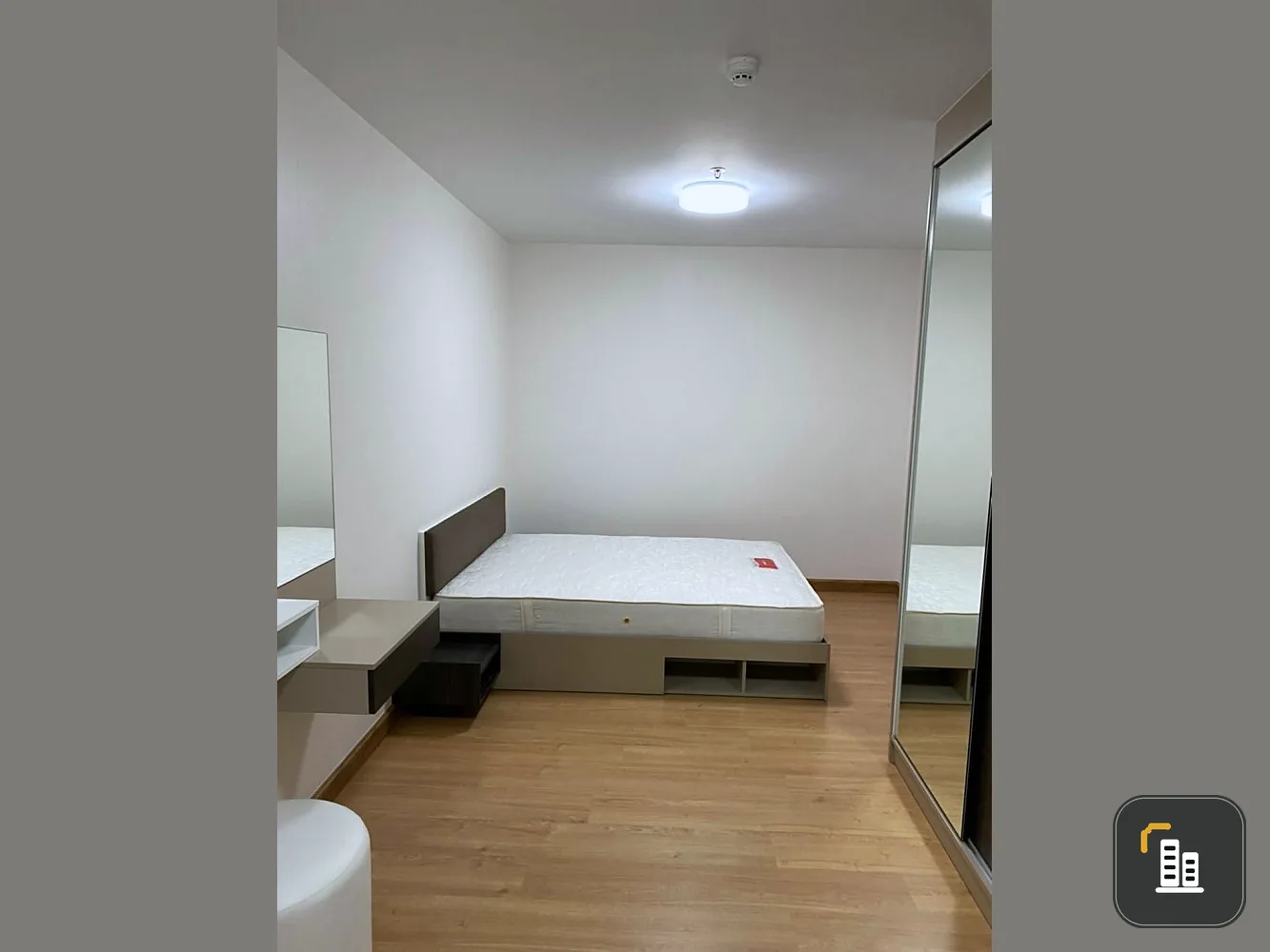 Condo for sale, Supalai City Resort Chaengwattana, 7th floor, pool view. with furniture and electrical appliances