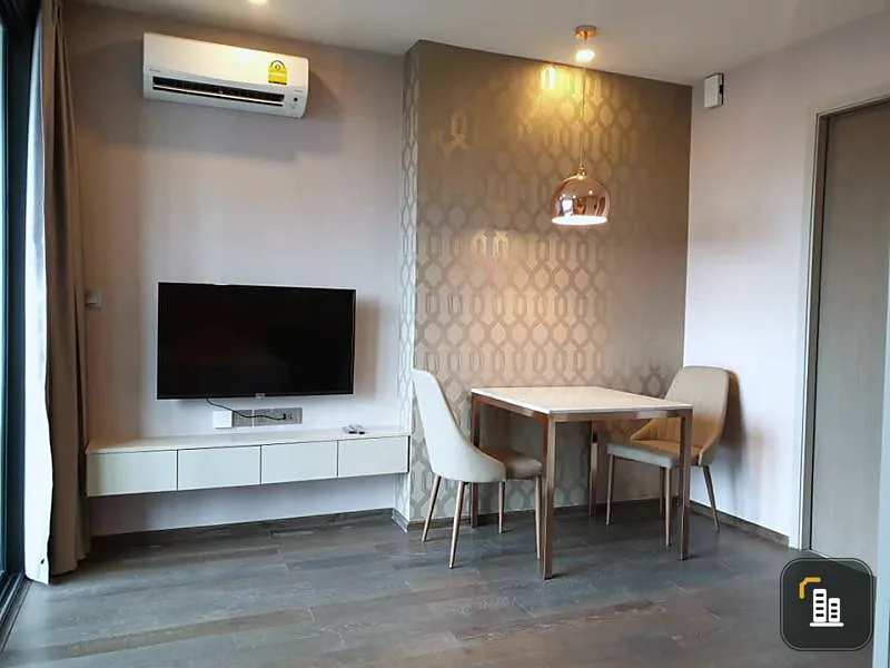 Sell IDEO Q Siam-Ratchatewi, fully furnished, very new room, not hot, do not miss it.