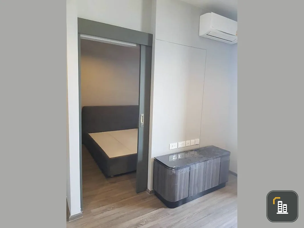 Selling down payment. Quick loss. Condo Ideo Mobi Rangnam 1 bed 35 sq m. Luxury condo in the heart of the city. Very convenient to travel.