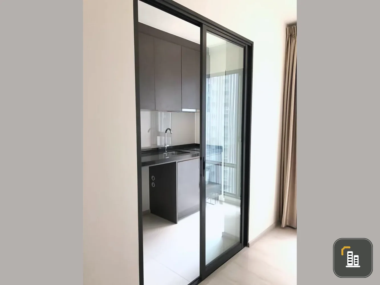 Urgent sale, Rhythm Asoke condo, good location, convenient transportation Close to shopping areas, don't miss it!!