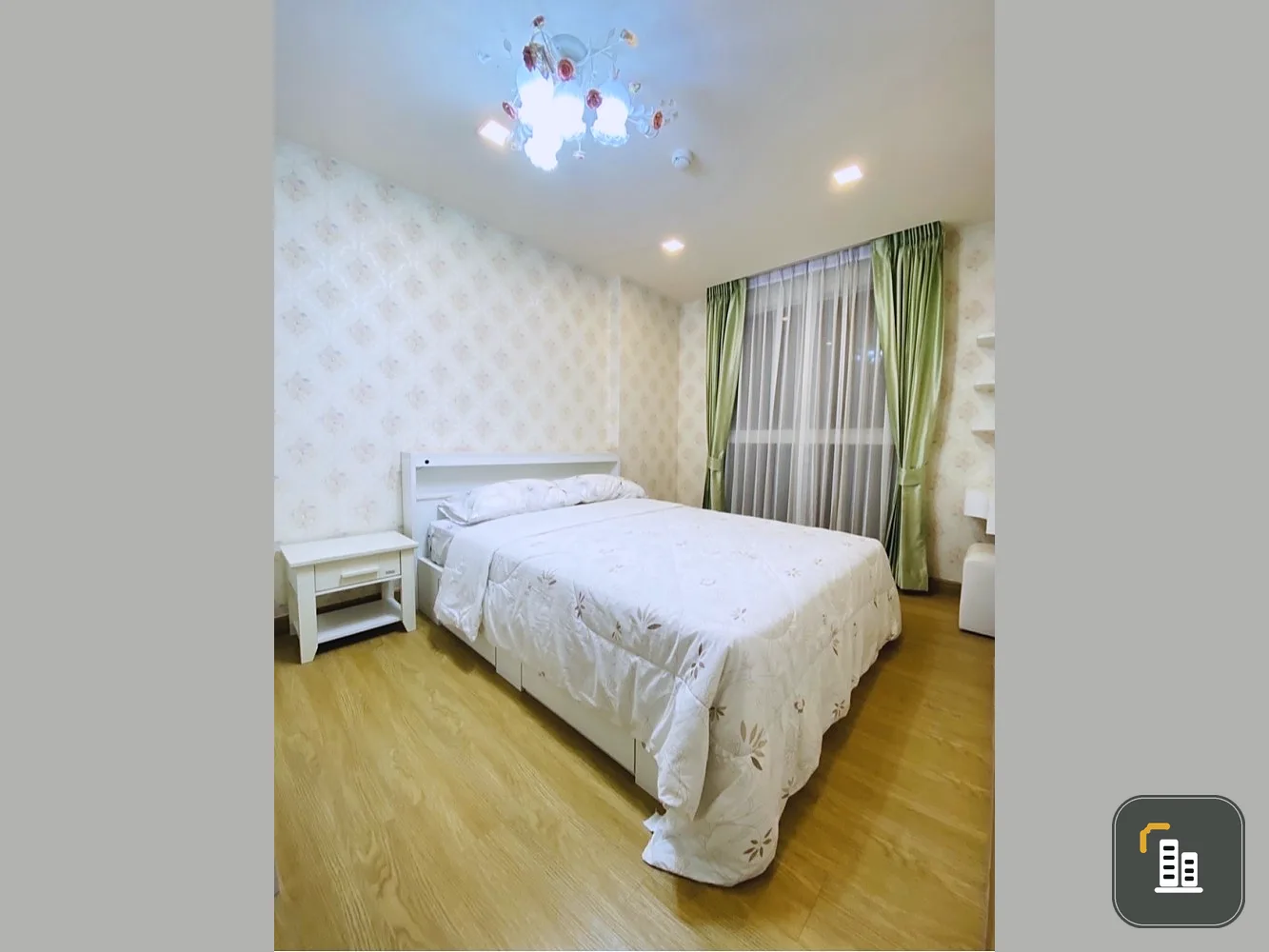 Condo for sale, rent, The Light New York, beautiful room, spacious room, kitchen and balcony with swimming pool view.