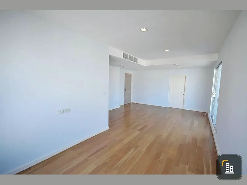 Condolette Ize Ratchathewi for sale, god position, 3 sides glass, high floor, good city view, cheap room, you have to reserve.