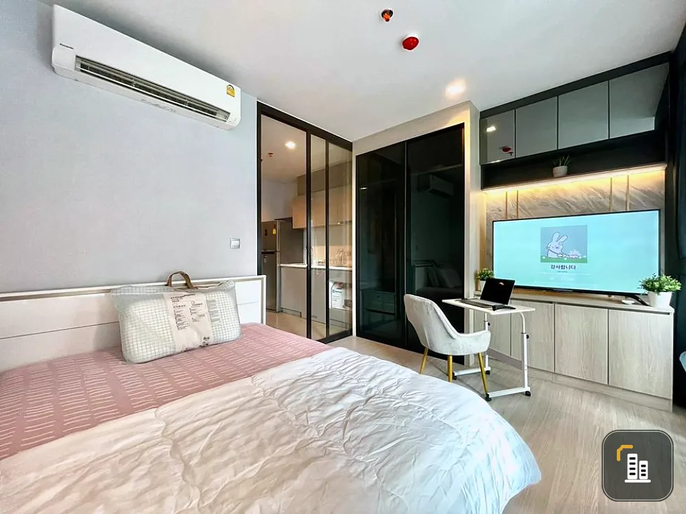 Condo for rent Life asoke-rama9, nice decorated room, cute price, meet with the best view Let me tell you. I don't want to miss it.