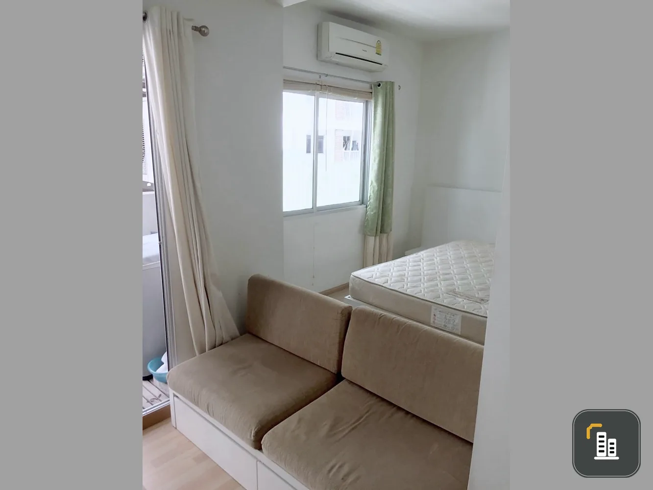 Sell/rent A Space Condo Asoke-Ratchada, Building E, 10th floor, pool view, ready to move in, good location, don't miss it.