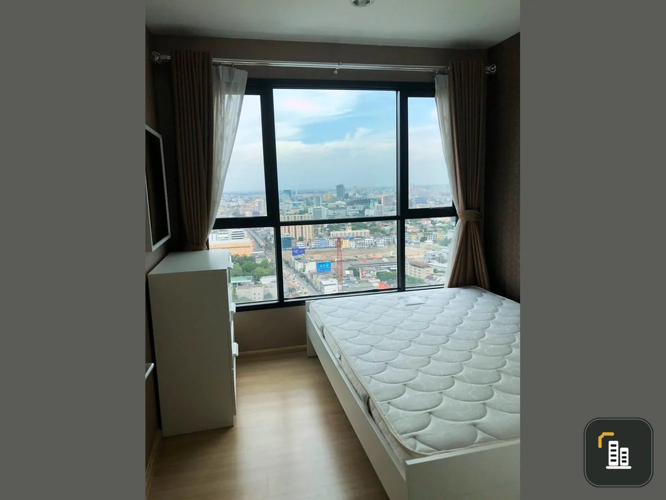 Selling The Base Rama 9 - Ramkhamhaeng, 35th floor, beautiful room, new like 1st hand. Book now, don't miss it.