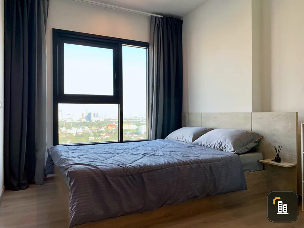 Condo for sale, The Base Petchkasem, 1 bedroom, 1 bathroom, great price, plus a good view. You can't miss this.