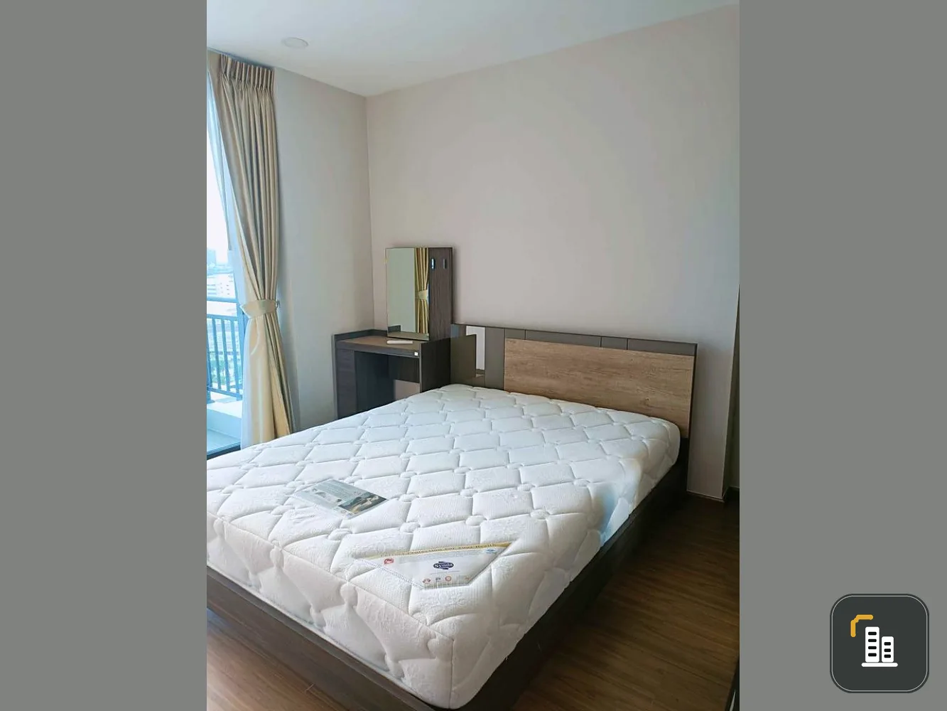 Urgent sale, Artisan Ratchada, high floor, good fit, wide room, lots of usable space. Interested in moving urgently