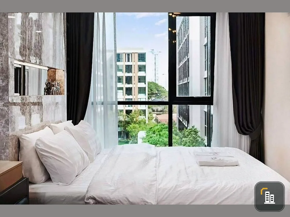 Sell/rent Vtara Condo Sukhumvit 36, corner room, pool view, good location, convenient to travel, can't miss it.