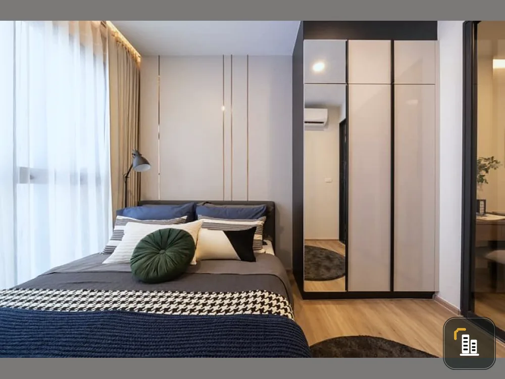 Sale down payment, The Stage Mindscape Condo, Ratchada-Huay Kwang, 12th floor, corner room, near MRT, good location, don't wait!!