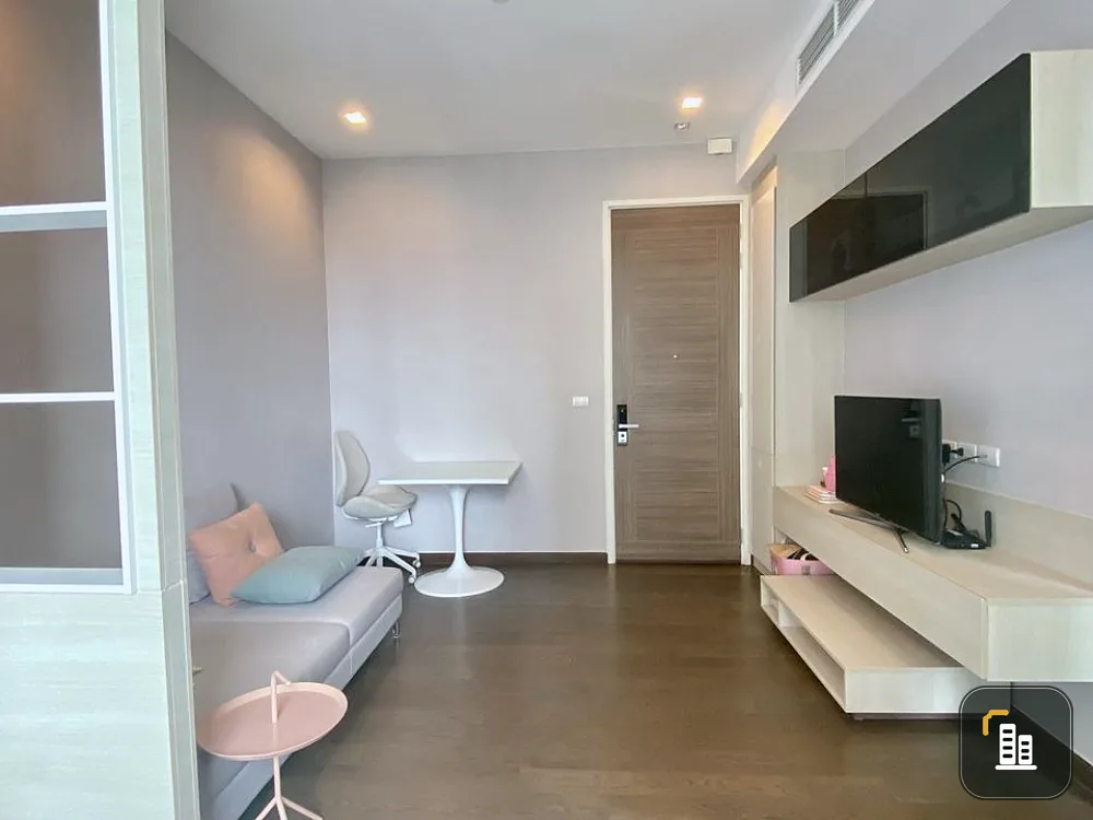 Sell Q asoke corner room, beautiful view, high ceiling, fully furnished and electrical appliances If interested, hurry to reserve before it slips out