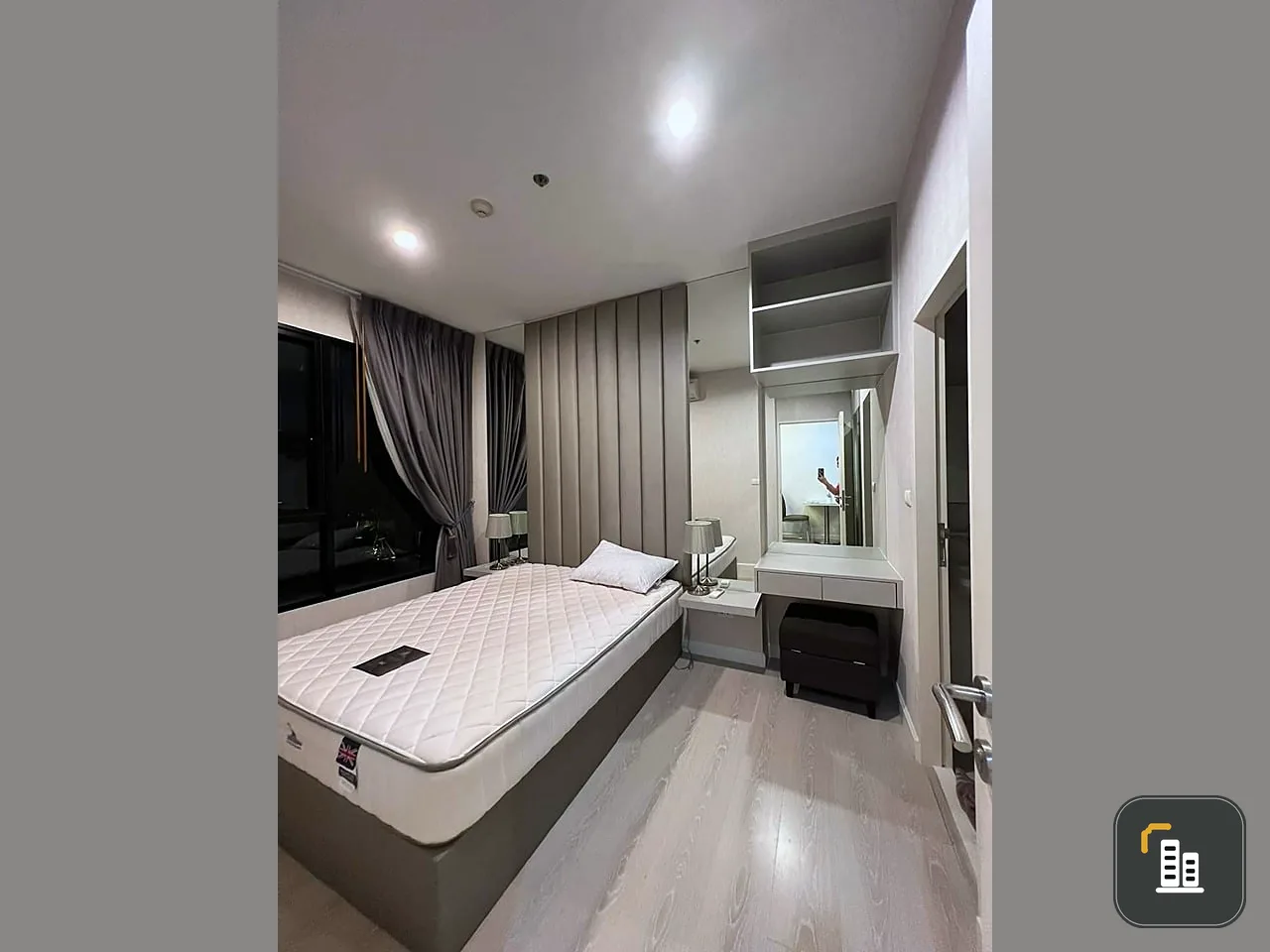 For rent or sale The Niche Pride Thonglor-Phetchaburi. Nice dressing room Affordable price. Pool view. You shouldn't miss it.