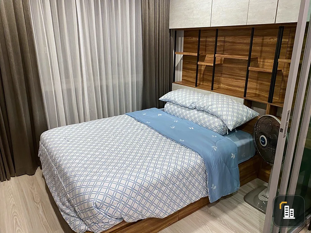 Ideo Mobi Bangsue Grand Interchange for sale, floor 21, east with furniture and electrical appliances.