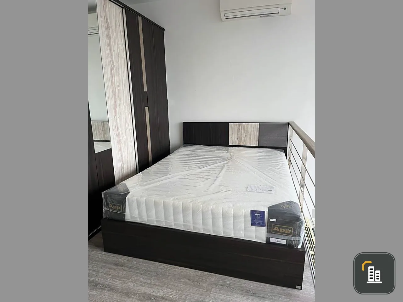 For rent IDEO Mobi Asoke, Duplex room, 2 floors, 45 sqm, 32nd floor, high view, affordable price. Hurry up to reserve. Don't wait.