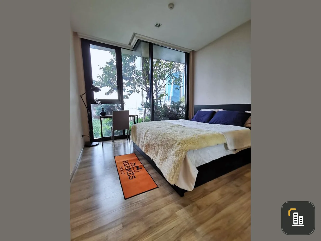 For rent The line Chatuchak-Mochit The room is furnished, fully furnished and electrical appliances. Just waiting for you to reserve this room.