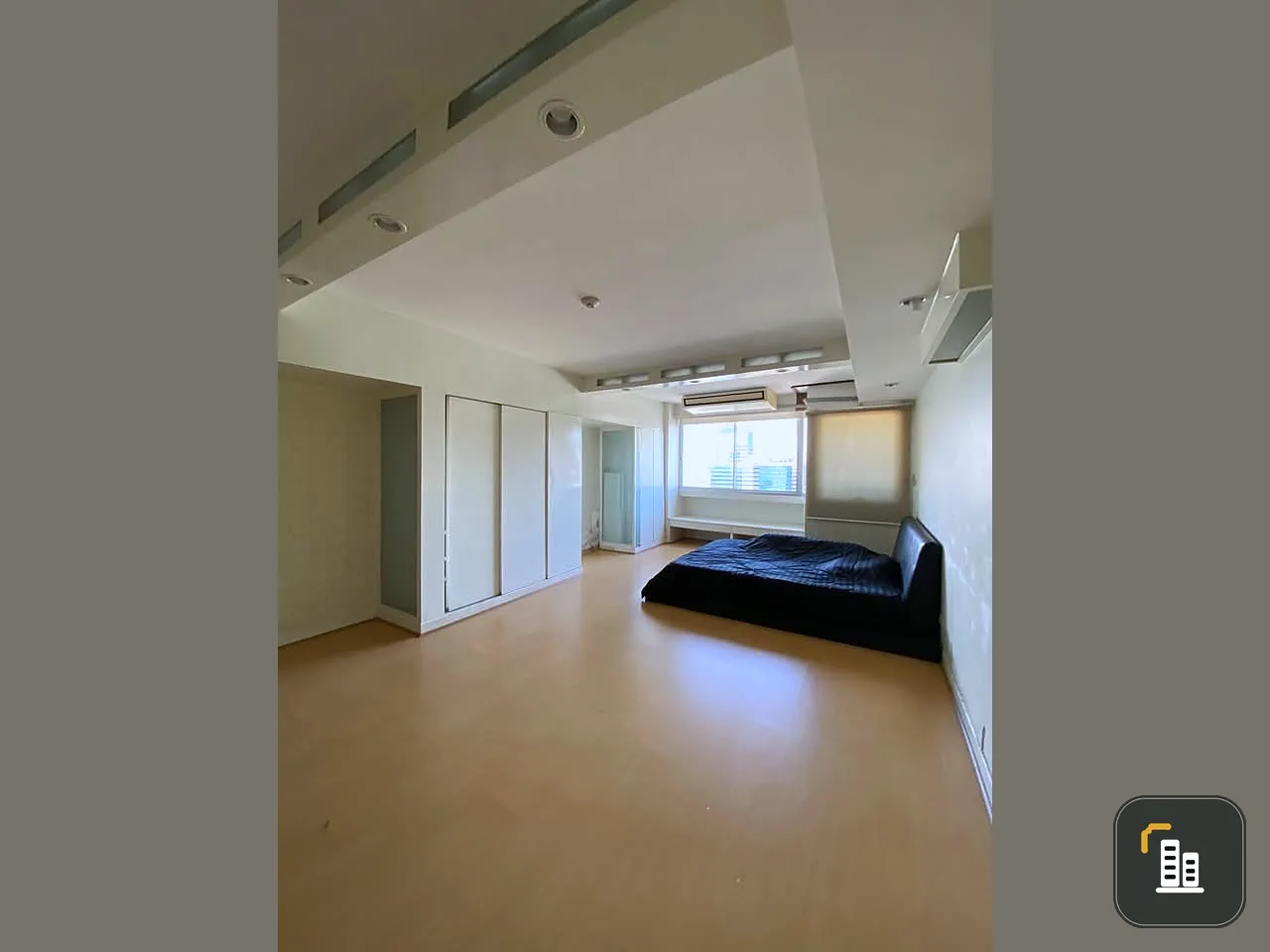 Sell / rent Supalai Park Phaholyothin 21, 28th floor, north, new room, good condition, fully furnished, book now.