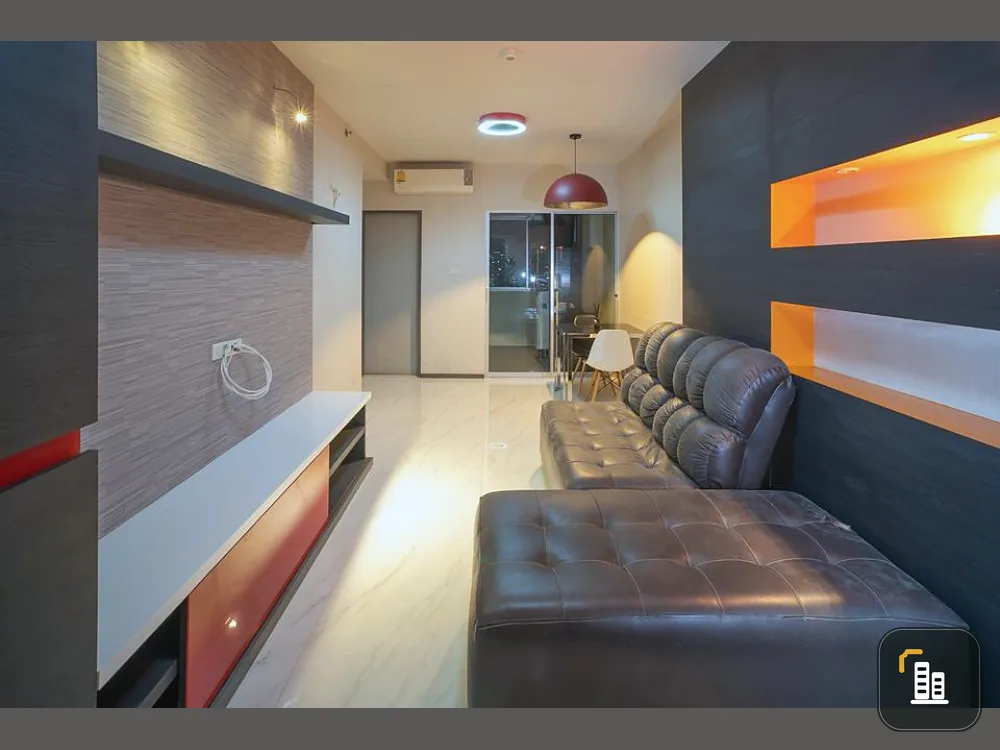 Wow, the room is very beautiful, decorated with built-in. The whole room is well furnished. Book now at Supalai Park Ratchayothin for rent.