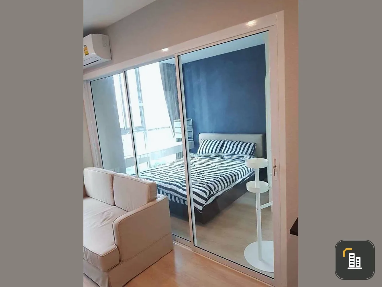 Urgent sale!! Condo Noble Revolve Ratchada 2, beautiful room, high floor, fully furnished, ready to move in. Don't miss this price!!